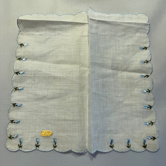 Lot of 6 Vintage Dainty Handkerchiefs - Picture 3 of 8